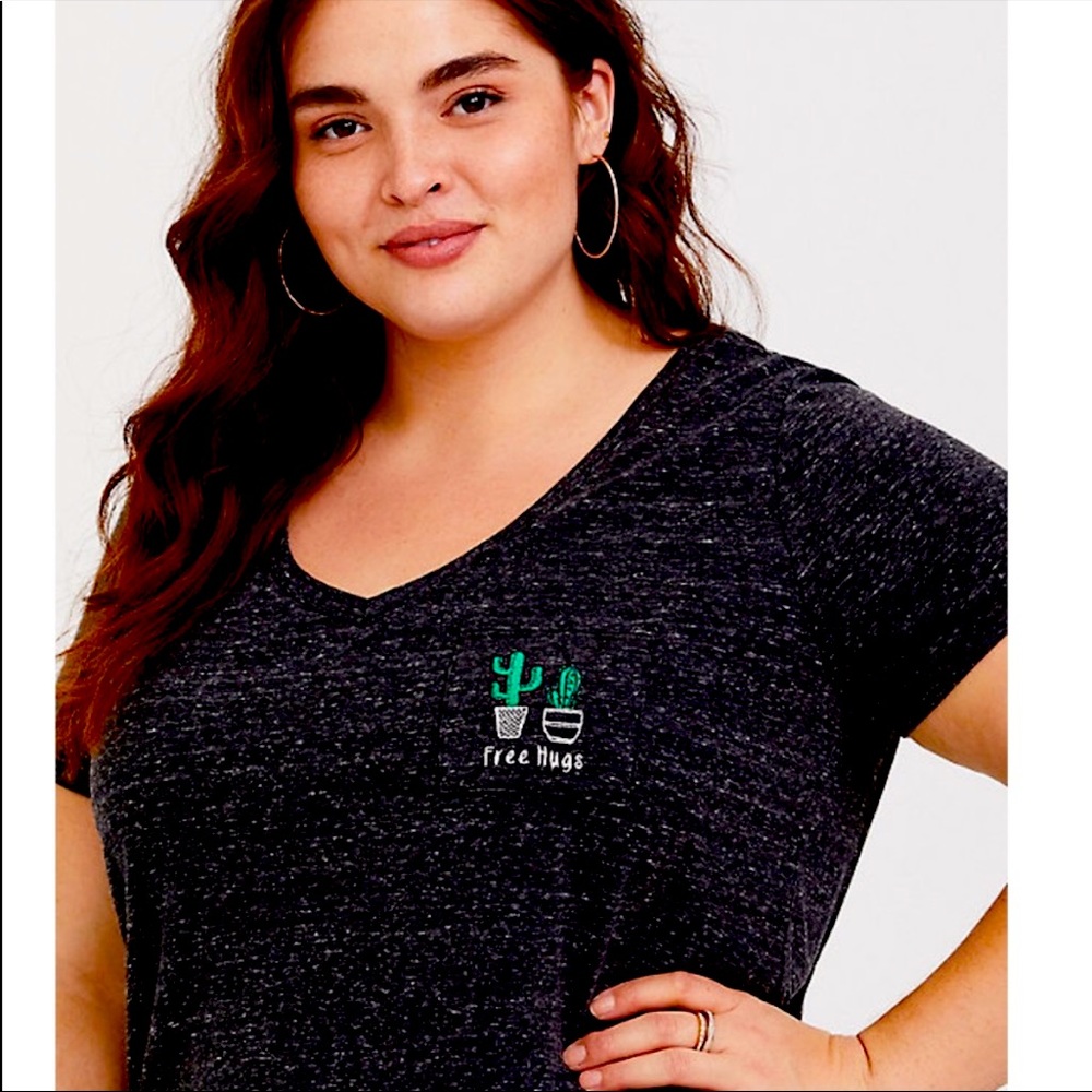TORRID 5 GRAY ‘free hugs’ T-shirt.  Comfy.